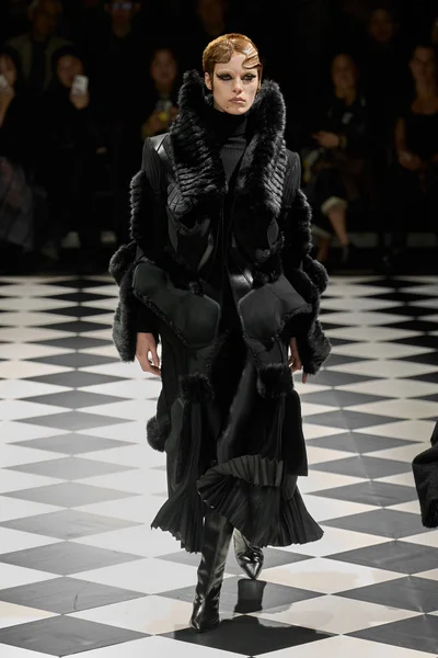 Look 18